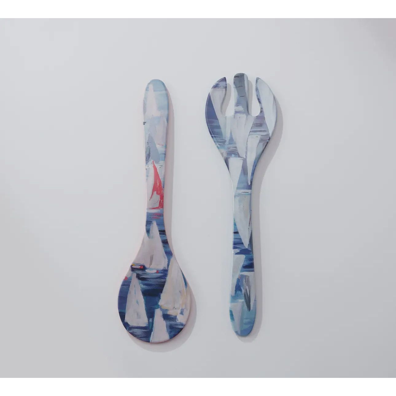 Set sail and a pop of color to your coastal table with the Race Day collection.   This melamine collection is great for indoor or outdoor entertaining in your coastal home  
Servers have sailboats all over with a blue background