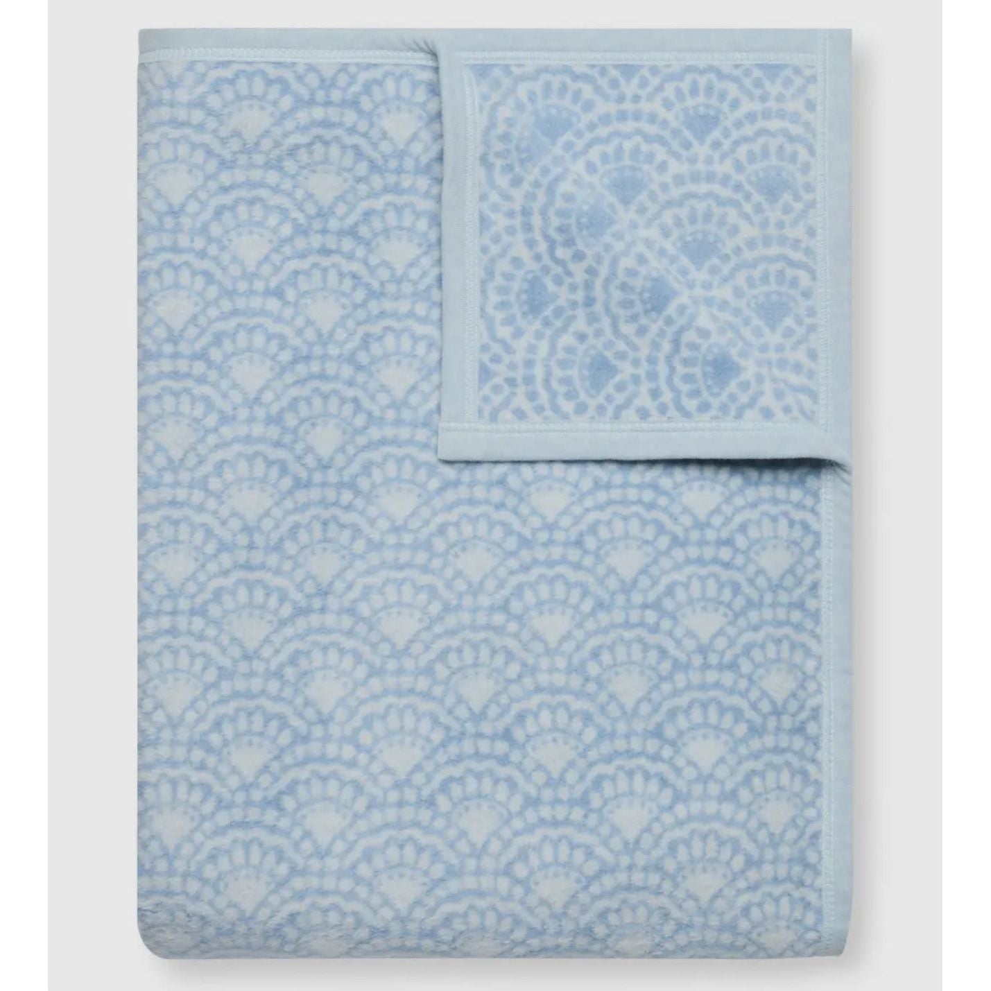 Chappy Wrap Seaside Scallop Fog Blanket