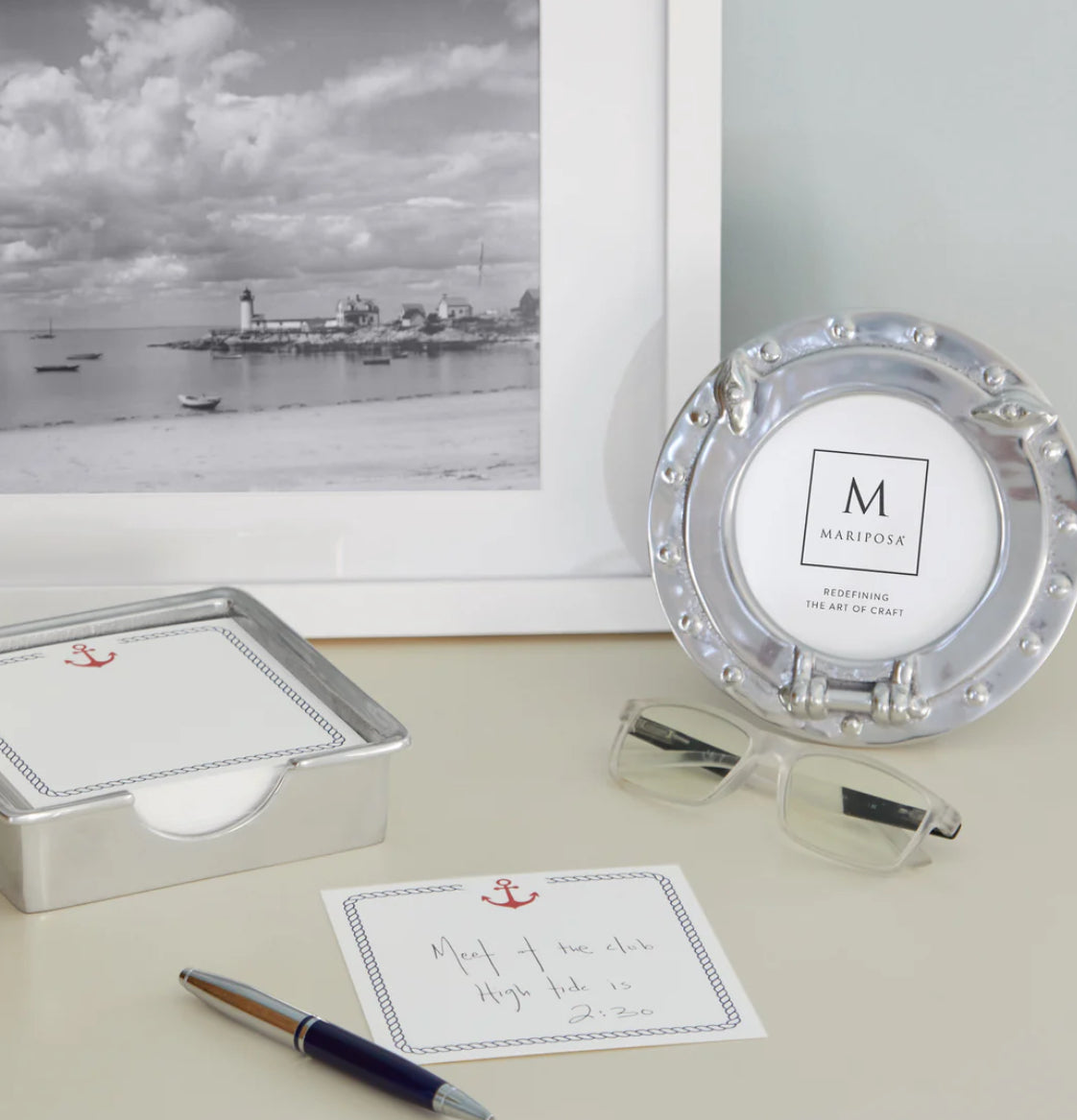 Mariposa Porthole Frame