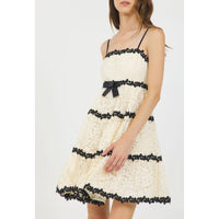 STELLAH STRAPPY DRESS W/CONTRAST BOW TRIM CREAM