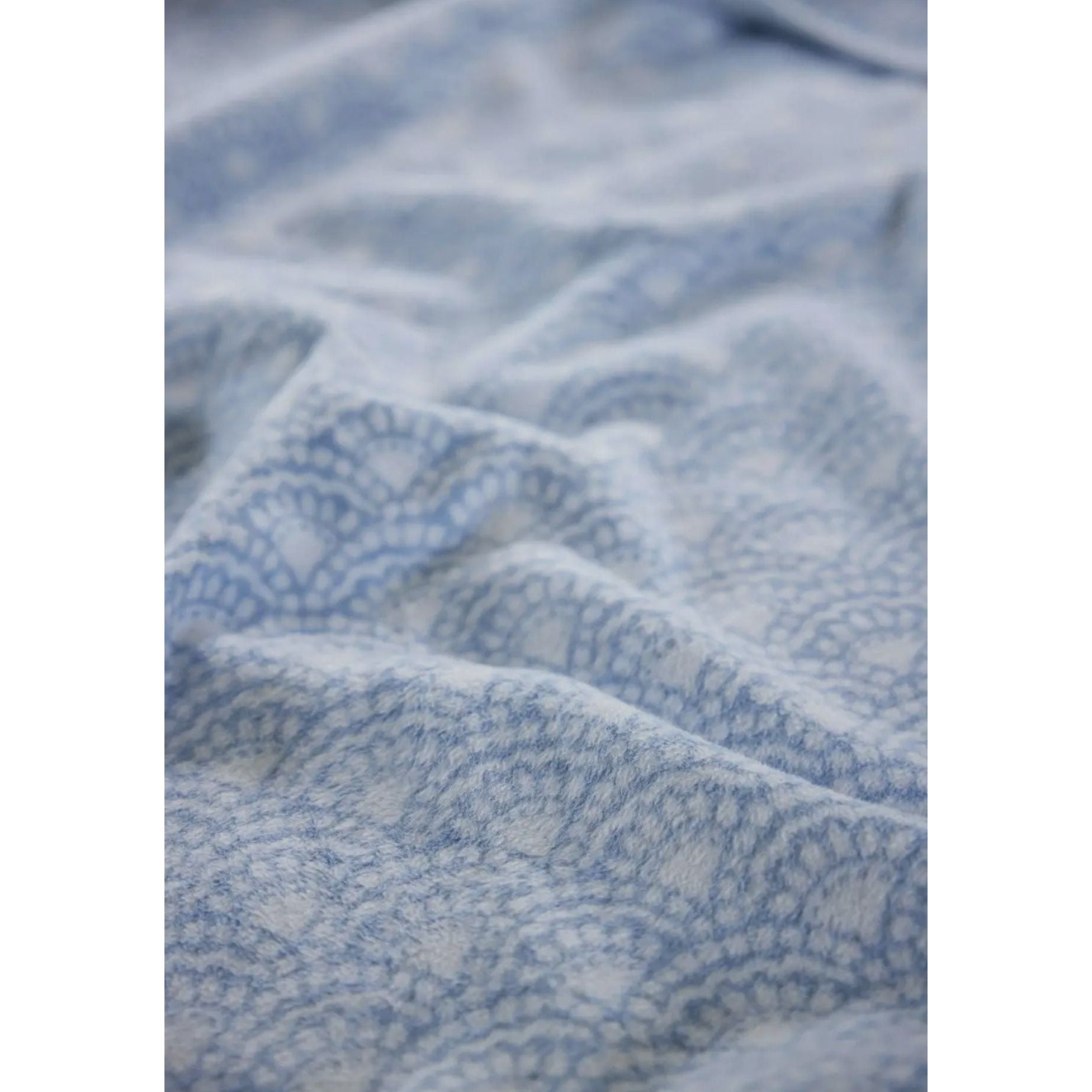 Chappy Wrap Seaside Scallop Fog Blanket