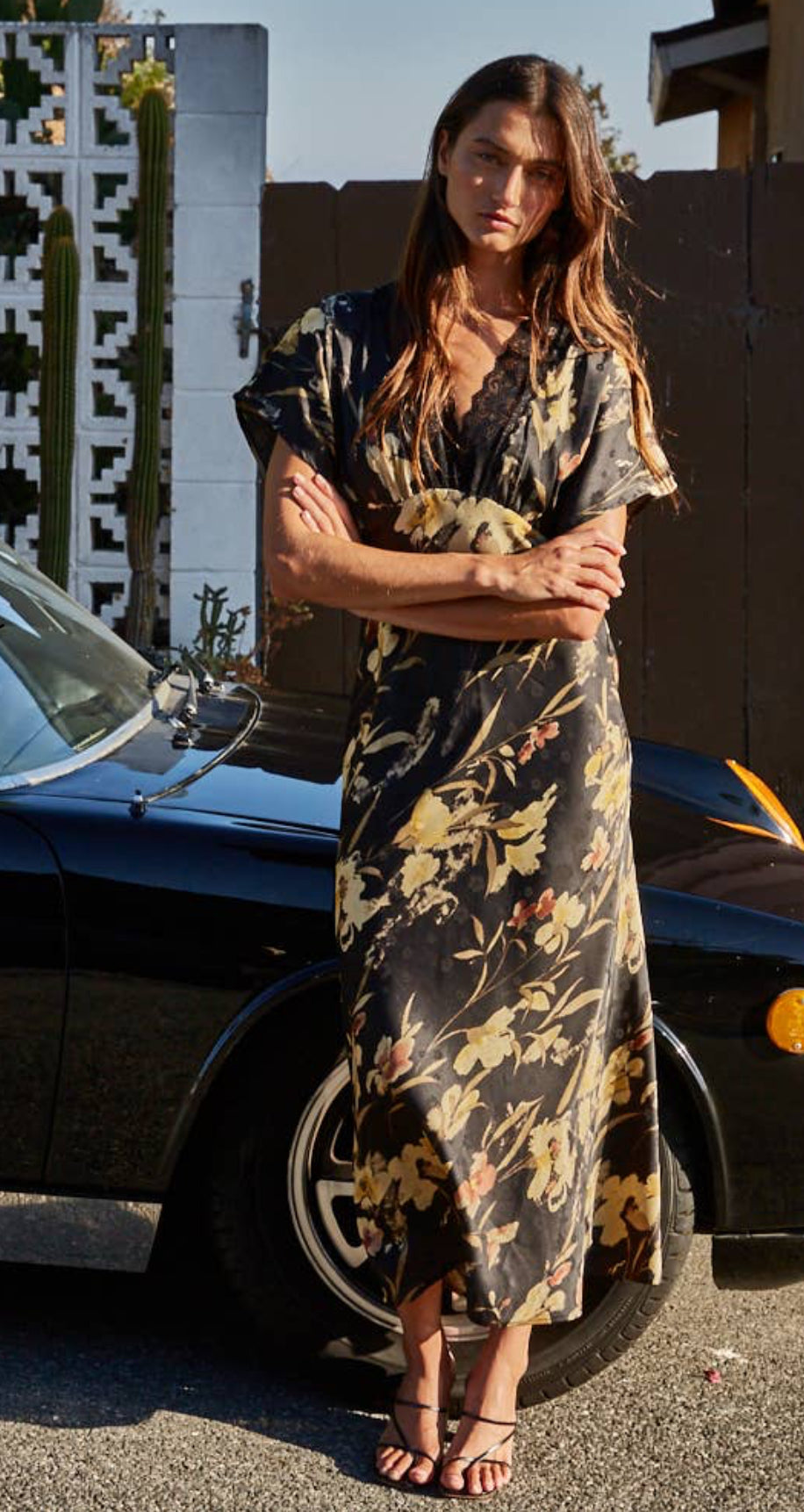 FLORAL PRINT PLUNGED LACE DETAILED V-NECK MAXI