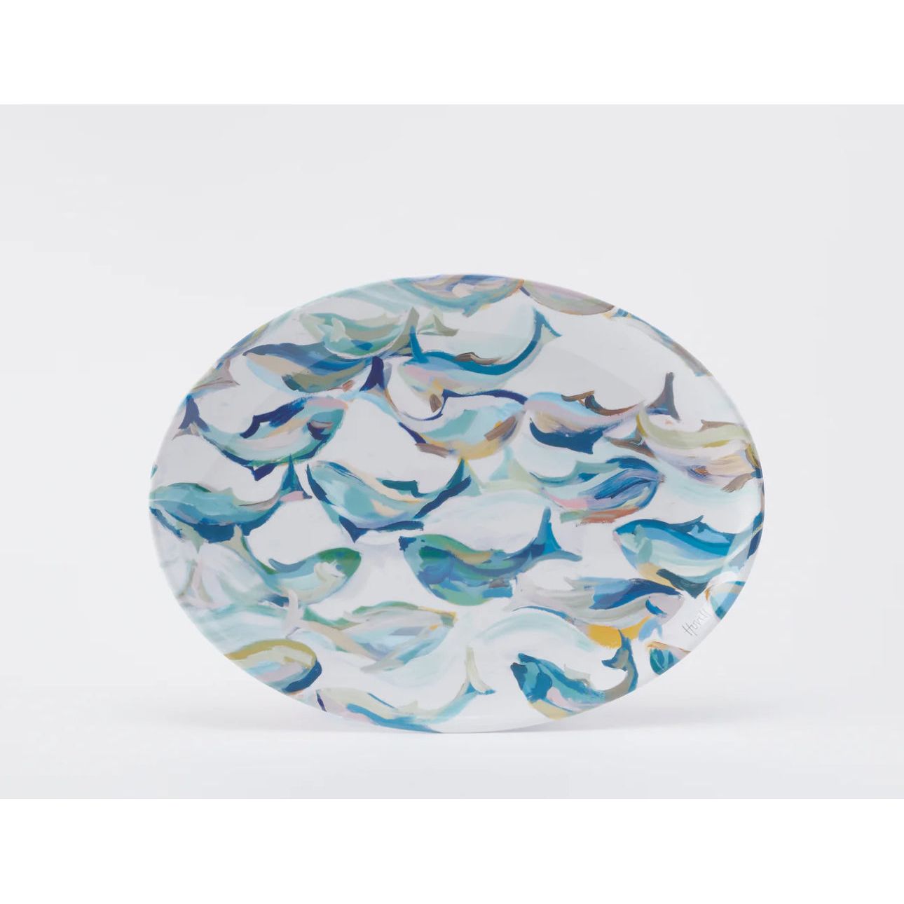 Add a pop of color to your table with this beautiful melamine serving tray!
This melamine trinket tray is designed to hold trinkets, jewelry, keys, soap, and more! It can also be used as a mini serving tray for snacks and features original Kim Hovell artwork.
Original Kim Hovell Artwork: Deep Sea