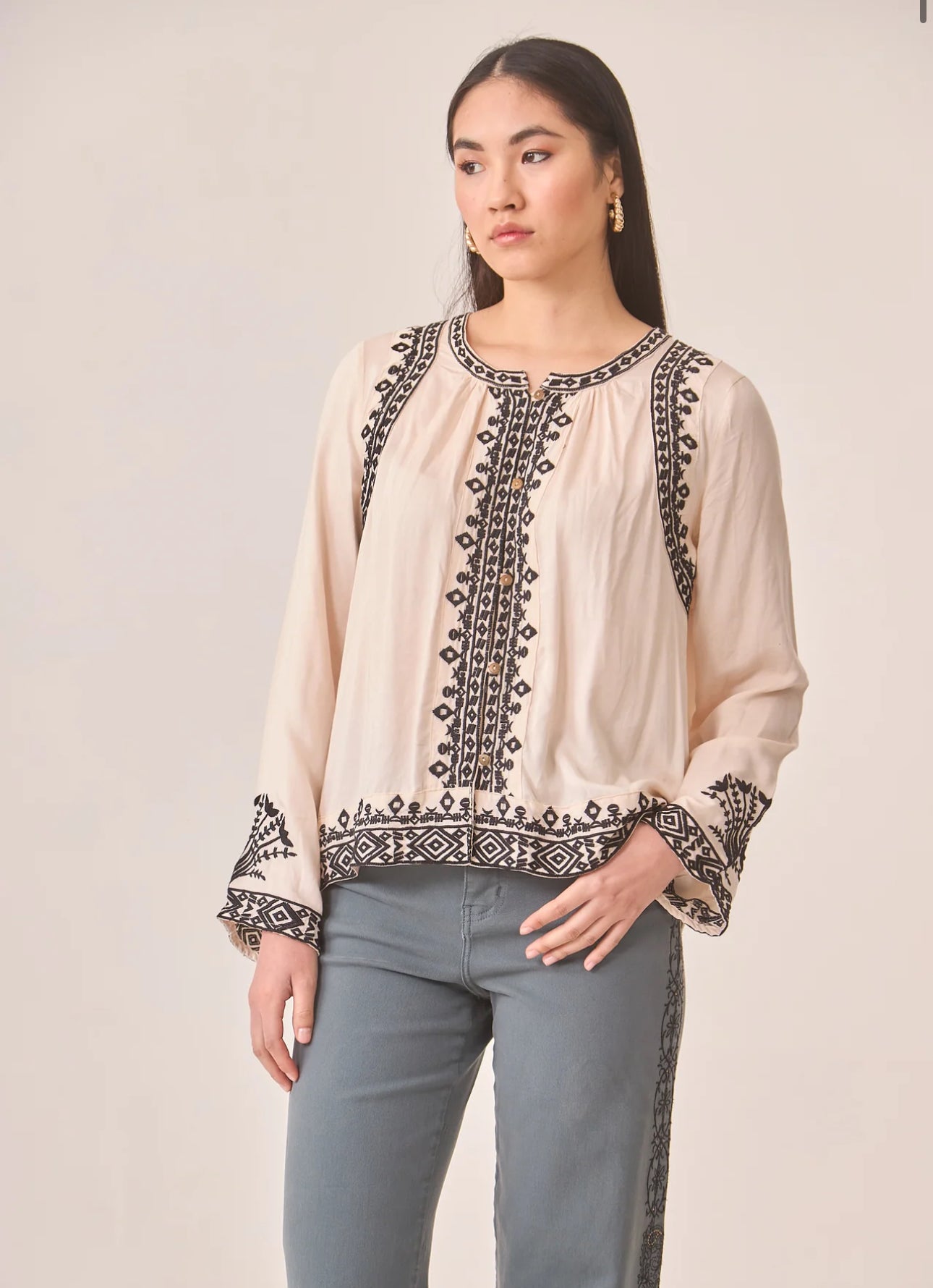CONTRAST EMBROIDERY BLOUSE - IVORY