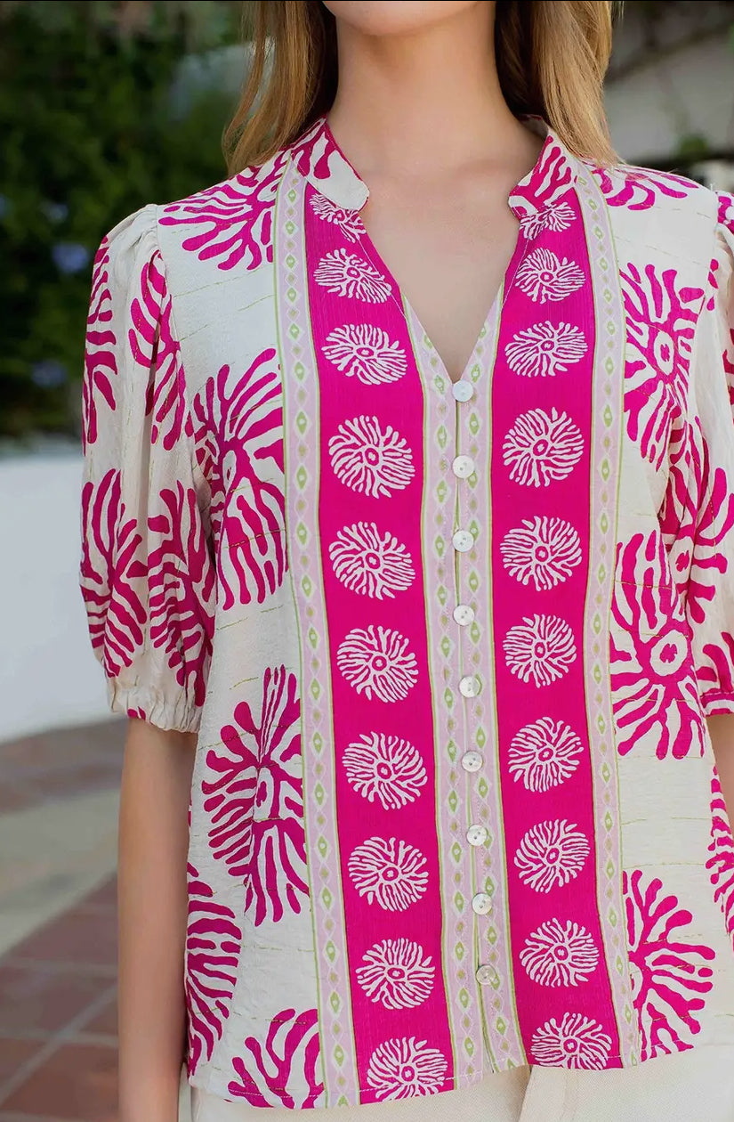 This shirt can take you from fall right through to spring. The warm tones are perfect to wear now. Paint with your favorite bottoms to take you from day to evening. 


83% rayon 17% nylon

Bright pink and off white cooors 