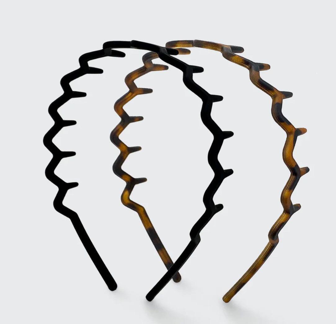 Comes in a 2-pack with classic black and tortoise shell hues to coordinate with any outfit.
Crafted with recycled plastic, these sustainable and stylish headbands let you look your best while being gentle to the environment.