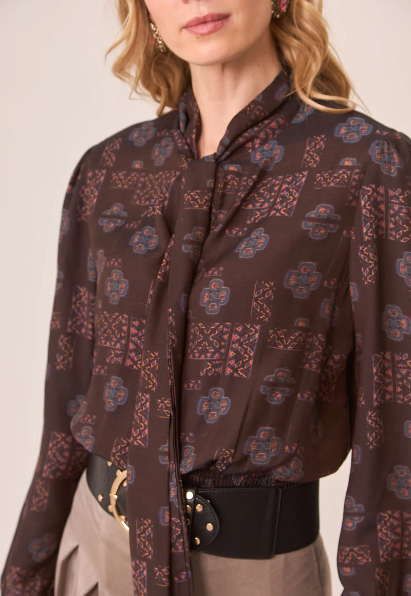 PRINTED BLOUSE WITH BOW - CHOCOLATE