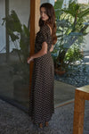 Short sleeve
Dress shown from the side 