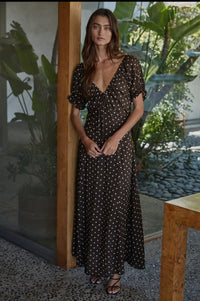 Our v-neck short sleeve polka dot dress is a the perfect feminine fall dress.  Dark brown with white polka dots 


Fully lined

rayon/ polyester blend 