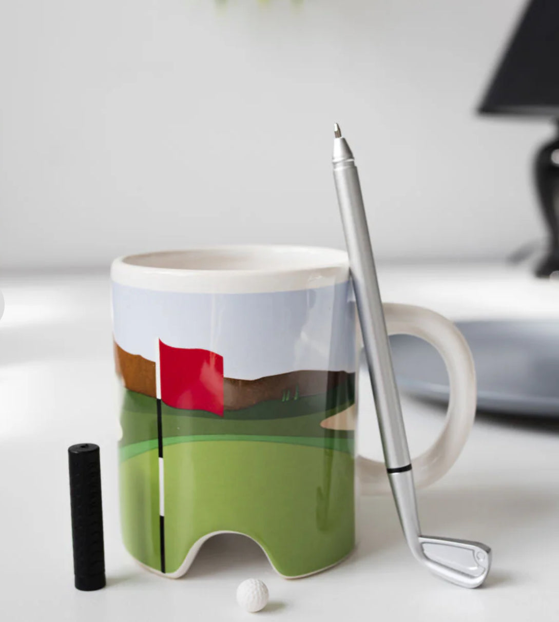 Showing the golf club as a pen 