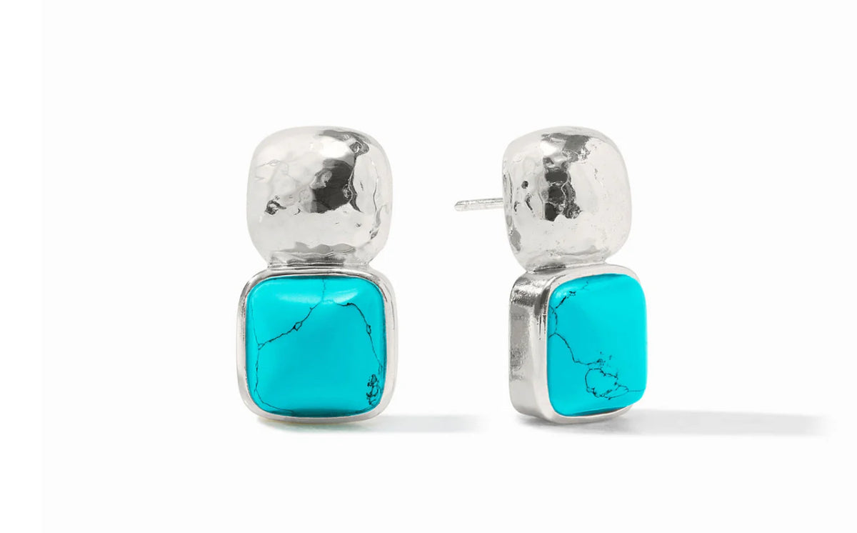 Pure silver plate (tarnish-free), imported glass
Length: 1 inch
Post for pierced ears
Includes pure silver plated earring backs
Julie Vos hallmark
Turquiose Blue