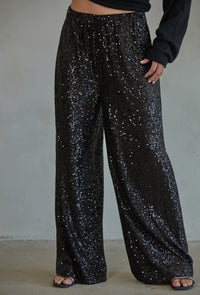 Elastic waist shown
