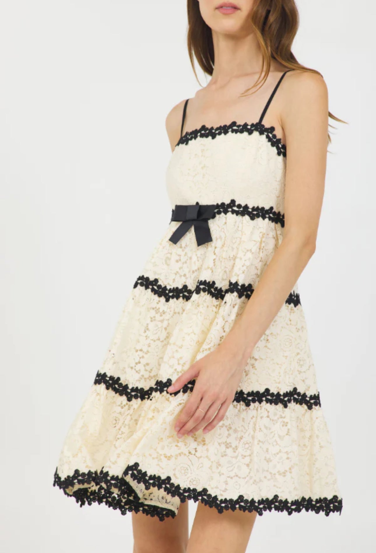 STELLAH STRAPPY DRESS W/CONTRAST BOW TRIM CREAM