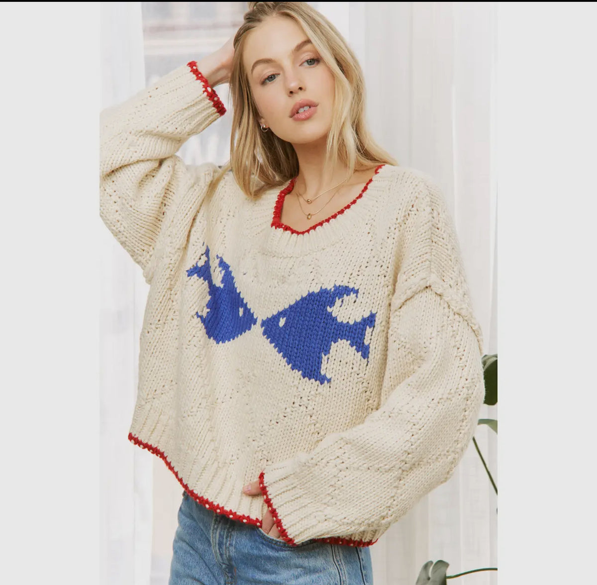 A cute graphic loose-fit sweater, perfect for your embracing your coastal lifestyle.   - Crafted with a cool-touch yarn that's perfect for spring and transitional weather. - The contrast color details on the sleeves, neckline, and hem add a playful pop to the look. 


 