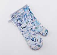 Oven mitt with oysters all over 