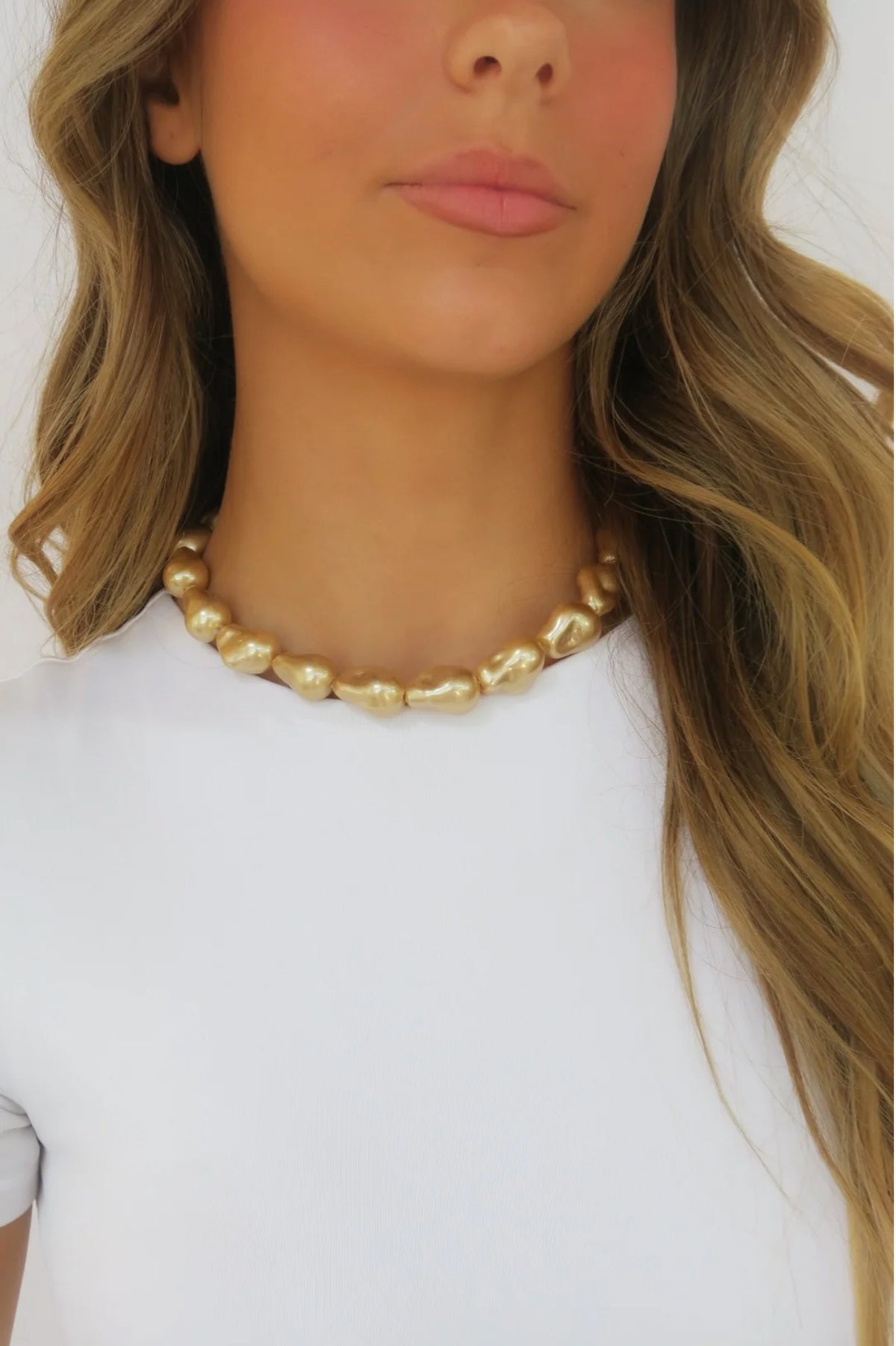 Indulge in our latest obsession: the Ariel Pearl Collar. This gorgeous and stylish accessory is a must-have for any fashion-forward individual. You will love the statement and sophistication this piece adds to your outfit!

16" round
synthetic pearl