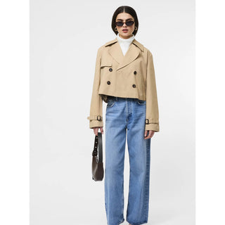 The Cropped Twill Trench is a modern twist on a timeless icon. With all the classic trench details—double-breasted buttons, a storm flap, structured shoulders—reimagined in a cropped silhouette, it’s the perfect top layer when you want something tailored but not too traditional.

Trench coat
Fabric: twill, structured, khaki
Double breasted button closure
Storm flap detail
Wide collar with V-neckline
Cropped
Our model is 5ft7.5" and wears a US Size 4