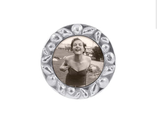 Mariposa Round Seashell Border 4x4 Frame – Handcrafted Recycled Aluminum Coastal Decor
