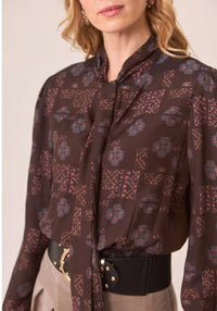 PRINTED BLOUSE WITH BOW - CHOCOLATE