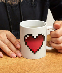 Showing the mug fill
Of hot tea changing from
Black to red 