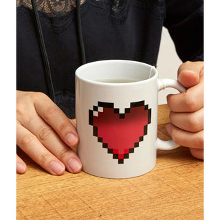 Showing the mug fill
Of hot tea changing from
Black to red 
