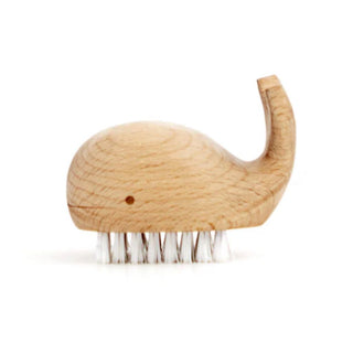 Pirates always have filthy nails. Get the pirate in your life a nautical wooden whale nail brush. Designed by FormNation, this durable beech wood nail brush is the perfect bathroom accessory for the "landlubber" in your house.
Design: FormNation
Materials: beechwood
Packaging: hang tag
Dimensions: 3,5 x 6 x 4,5 