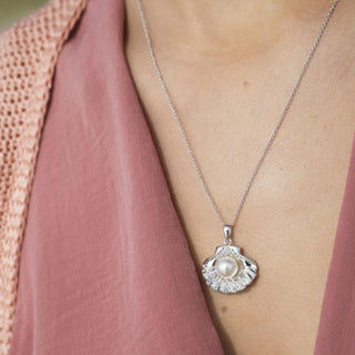 Sea Shell Pendant with Pearl